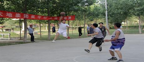 運(yùn)動健兒在馳騁賽場