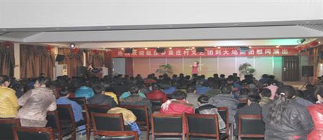 趙莊鄉(xiāng)文藝團(tuán)到大地集團(tuán)慰問(wèn)演出